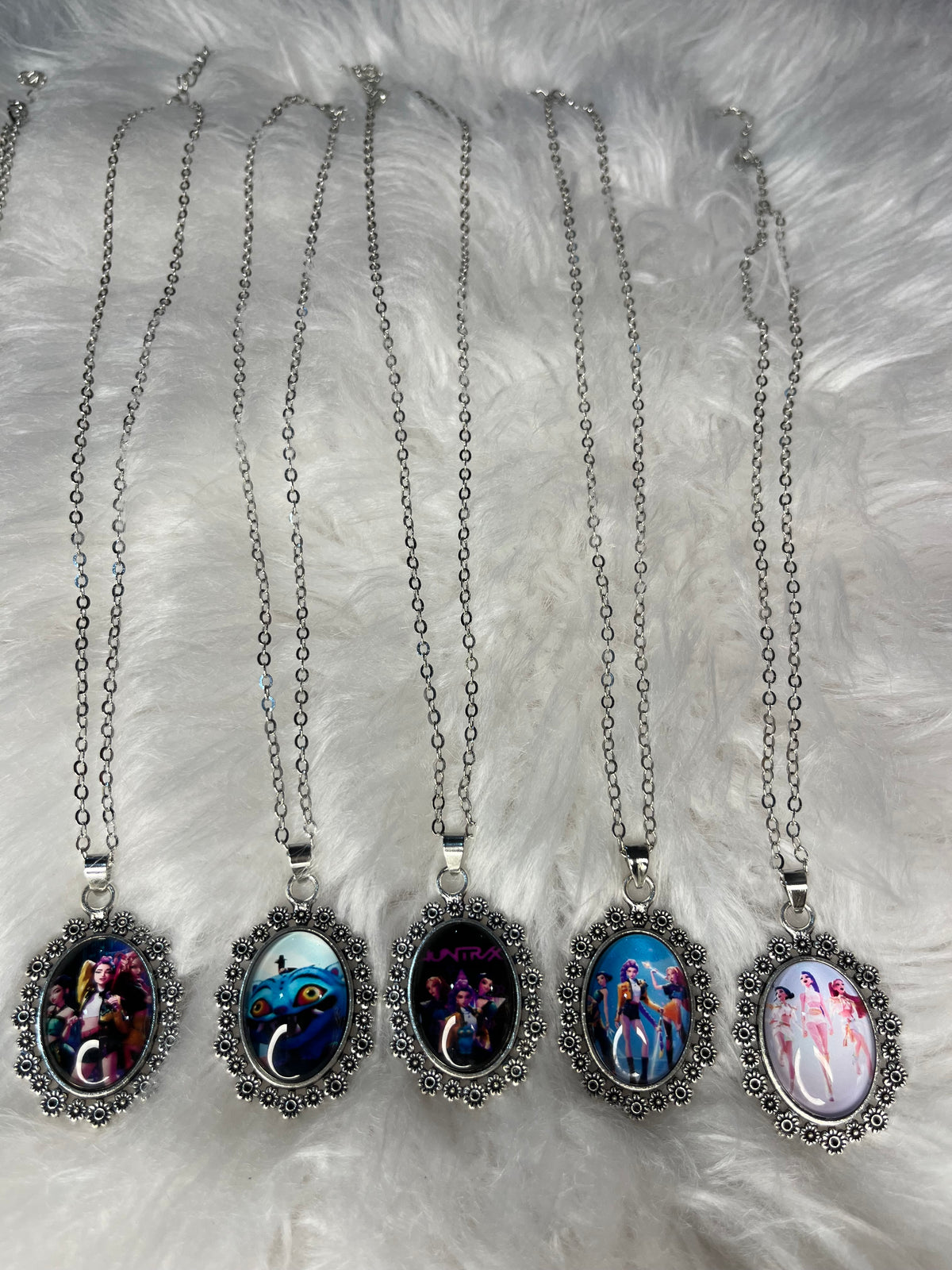 Kpop Demon Hunters Vintage Oval Necklace (Stainless Steel)