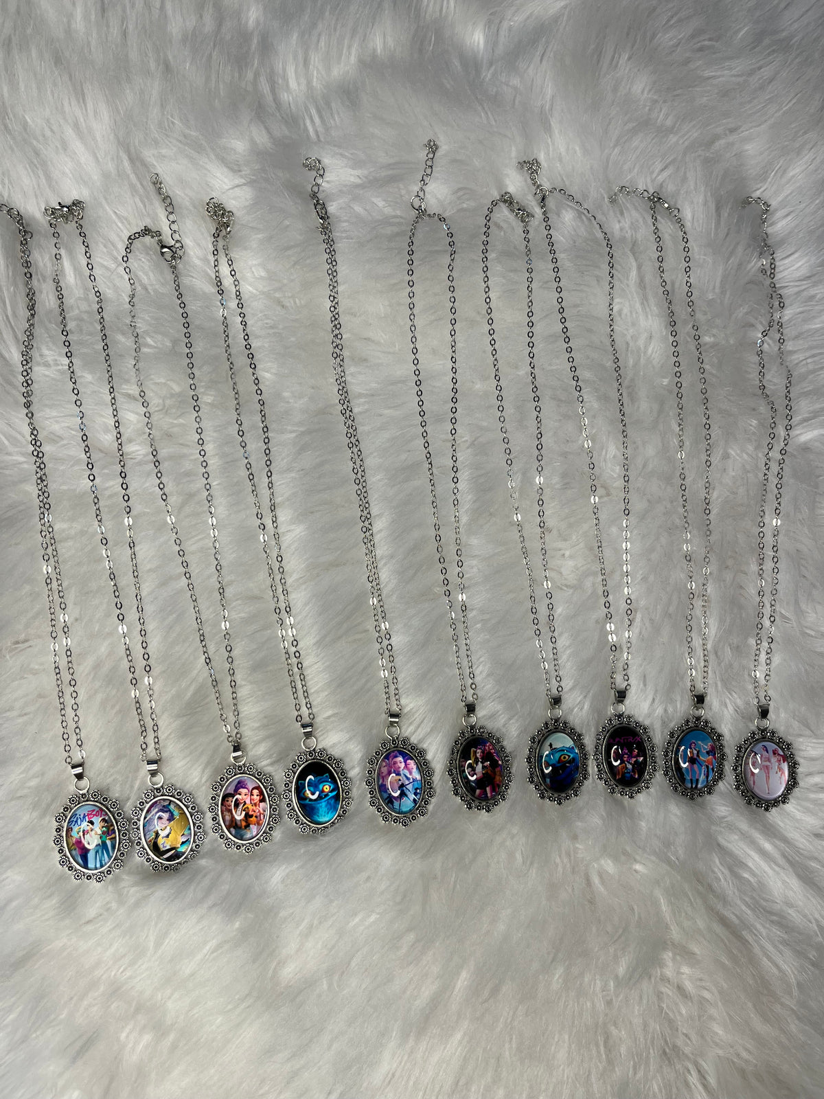 Kpop Demon Hunters Vintage Oval Necklace (Stainless Steel)